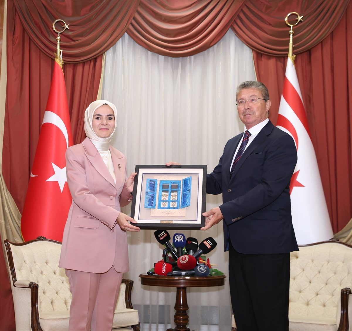KKTC Başbakanı Üstel, Aile ve Sosyal Hizmetler Bakanı Göktaş’ı kabul etti