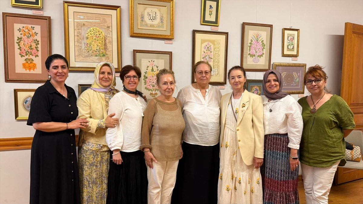 Klasik Türk Bezeme Sanatları Atölyesi’nin “Çiçeklerle Zaman” sergisi açıldı
