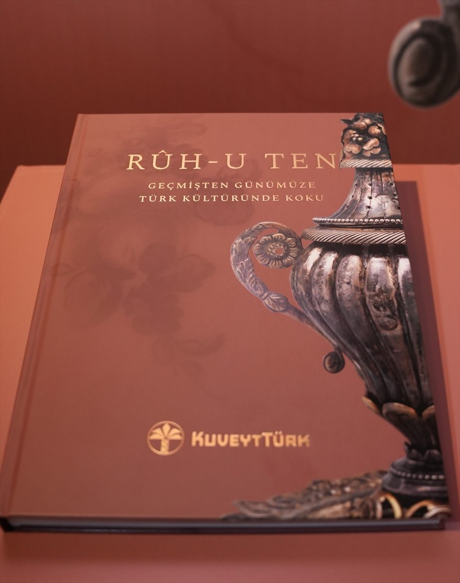 Kokunun serüvenini anlatan “Ruh-u Ten” kitabının lansmanı Ortaköy’de yapıldı
