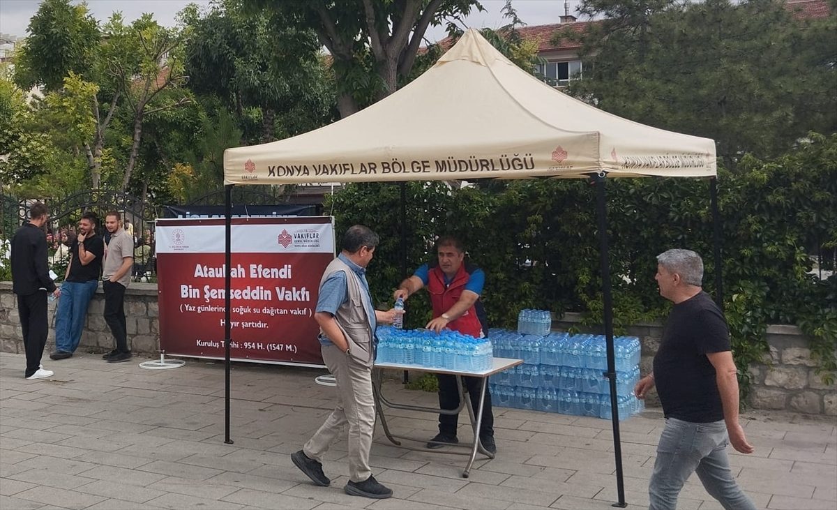 Konya’da 2 vakfın “hayır şartı” kapsamında YKS adaylarına su dağıtıldı