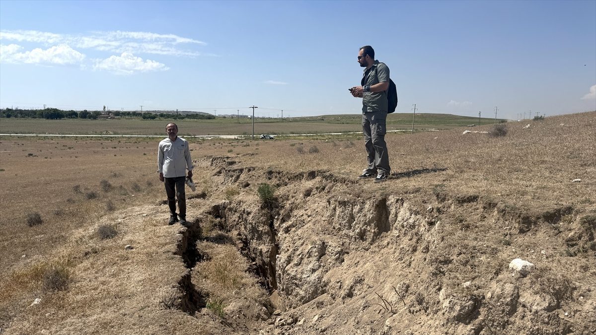 Konya’da etkili olan yağışlar obruk ve yüzey yarığı oluşumunu tetikliyor