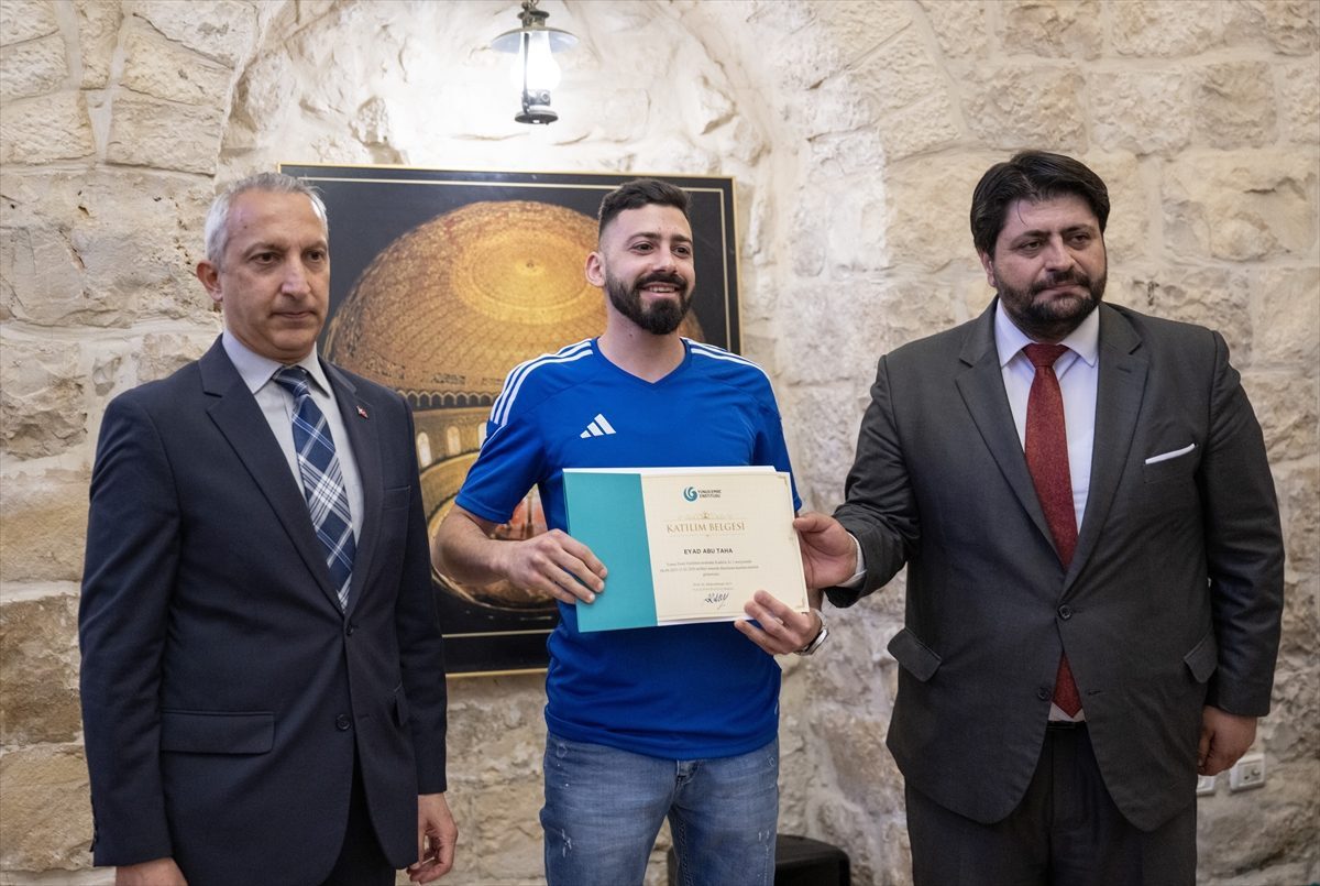 Kudüs’te Türkçe öğrenen Filistinliler için mezuniyet töreni düzenlendi