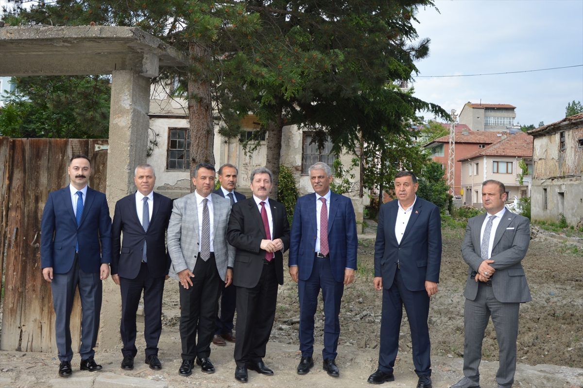 Kültür ve Turizm Bakan Yardımcısı Alpaslan, Havza ilçesinde selde zarar gören konakları inceledi