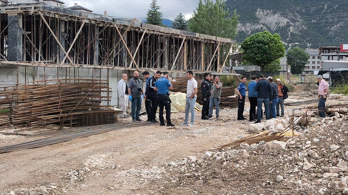 Kütahya’da inşaat iskelesinin çökmesi sonucu 4 işçi yaralandı