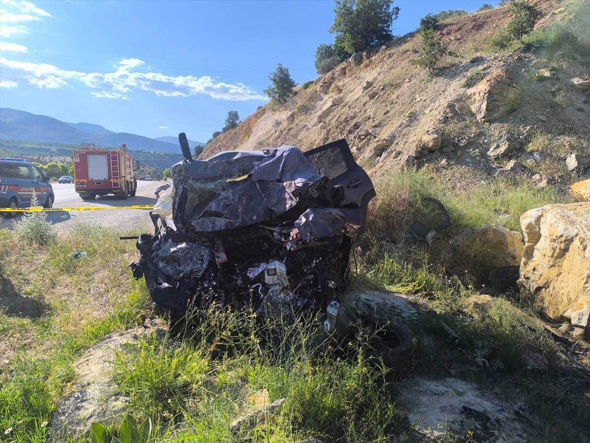 Malatya’da devrilen otomobilin sürücüsü öldü