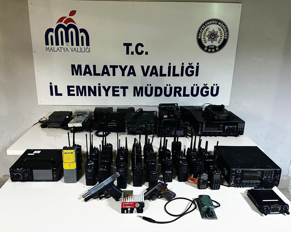 Malatya’da emniyetin frekanslarını dinledikleri iddia edilen 6 kişi yakalandı