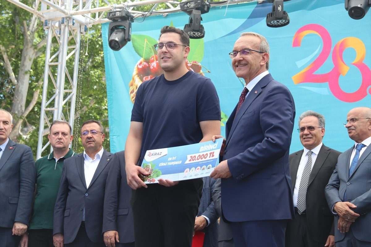 Malatya’da kiraz yarışmasında dereceye giren üreticiler ödüllendirildi