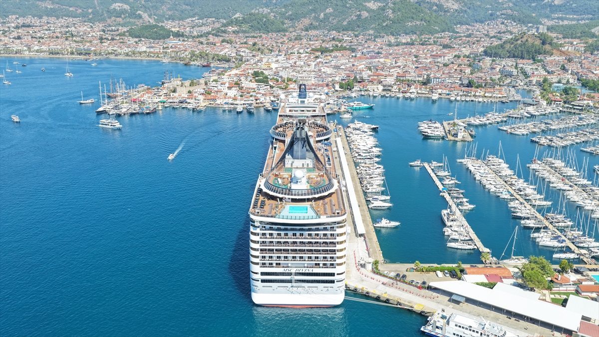 Marmaris’e “MSC Divina” kruvaziyeri 4 bin 121 turist getirdi