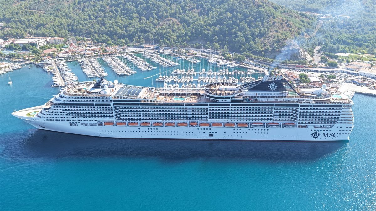 Marmaris’e “MSC Divina” kruvaziyeriyle 4 bin 59 turist geldi