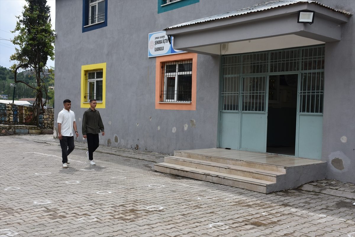 Mehmetçik, Şırnaklı öğrencileri takviye eğitimle geleceğe hazırlıyor