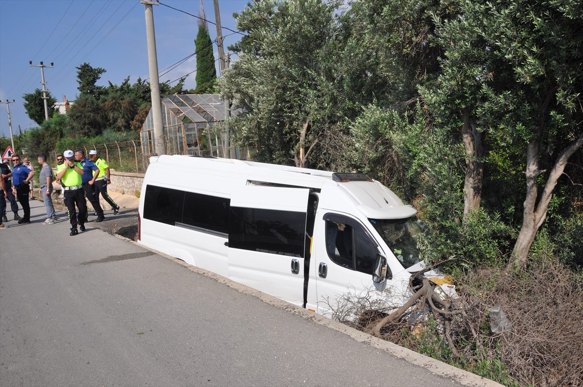 Mersin’de gasbettiği yolcu minibüsüyle kaza yapan zanlı hayatını kaybetti