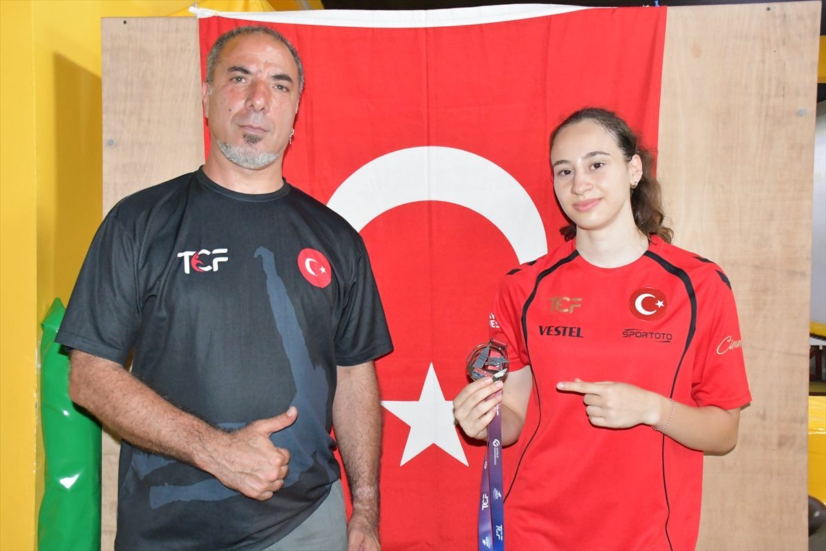 Milli cimnastikçi İrem, İstanbul’da kazanamadığı altın madalyayı Çin’de takmak istiyor