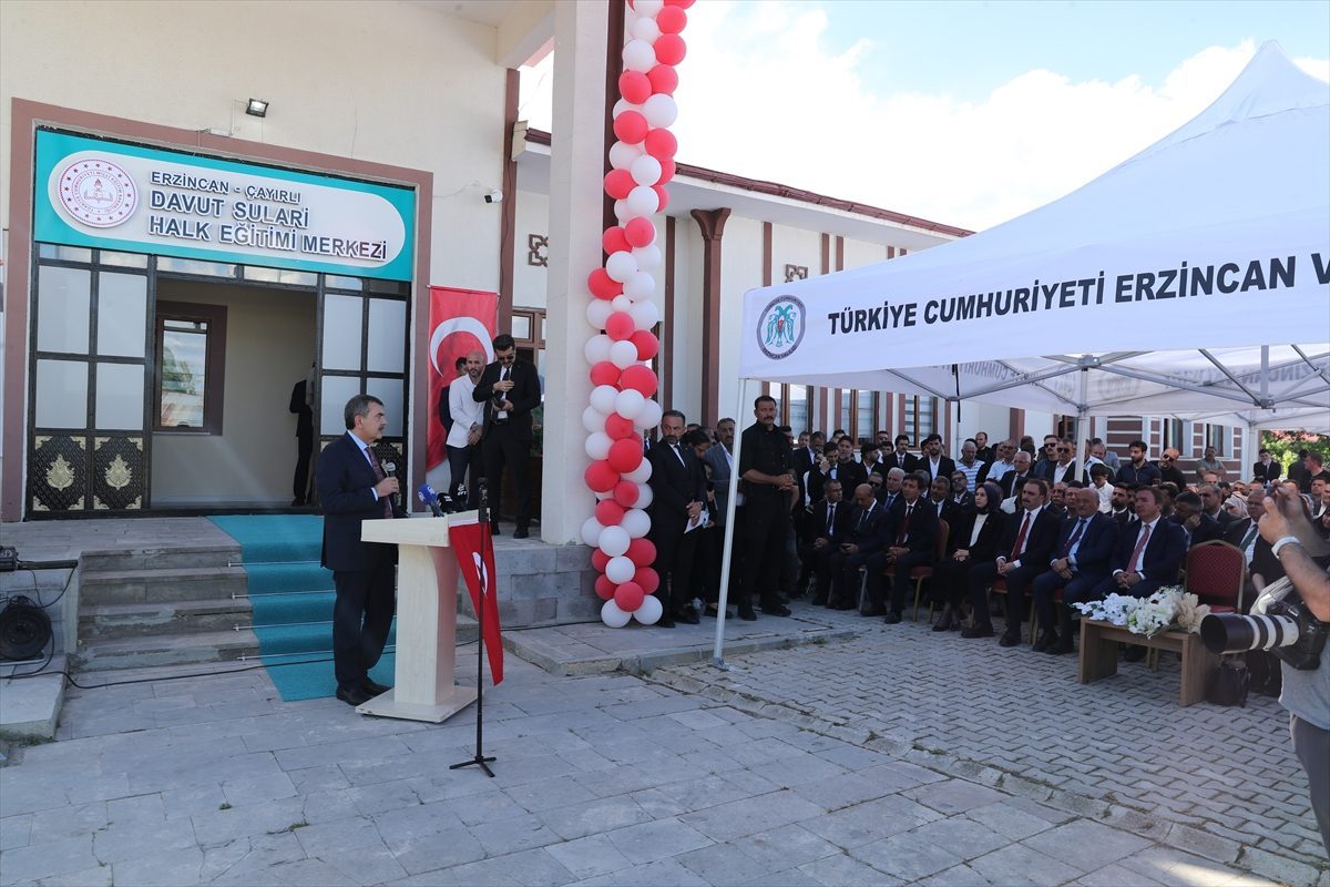 Milli Eğitim Bakanı Tekin, Erzincan’da halk eğitim merkezinin açılışında konuştu: