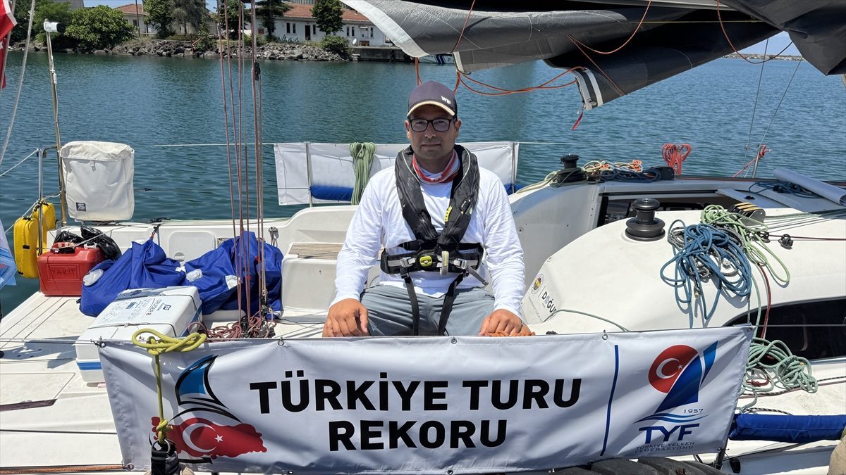 Milli yelkenci Doğukan Kandemir, rekor denemesi için Artvin’den denize açıldı