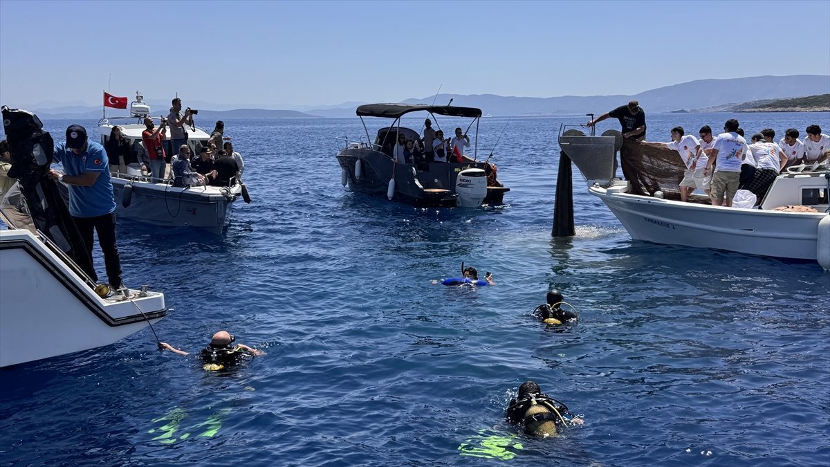 Muğla Valisi Akbıyık’ın katılımıyla Bodrum’da hayalet ağ ve deniz temizliği yapıldı