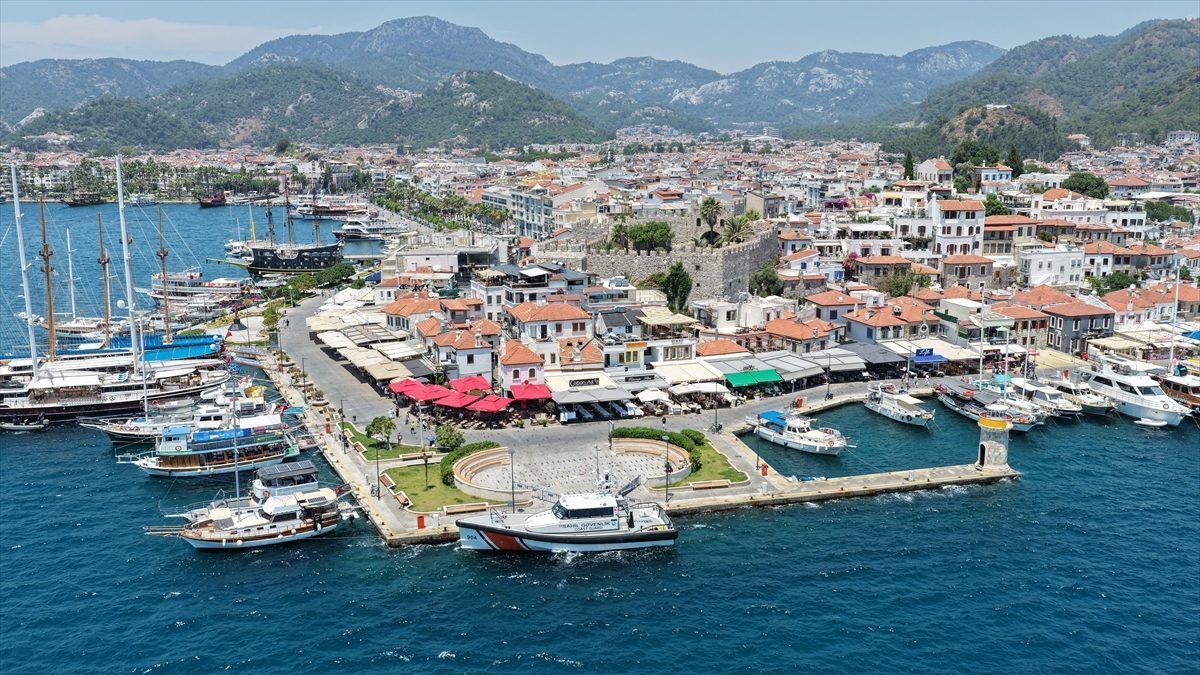 Muğla’da sahil güvenlik botları ziyarete açıldı