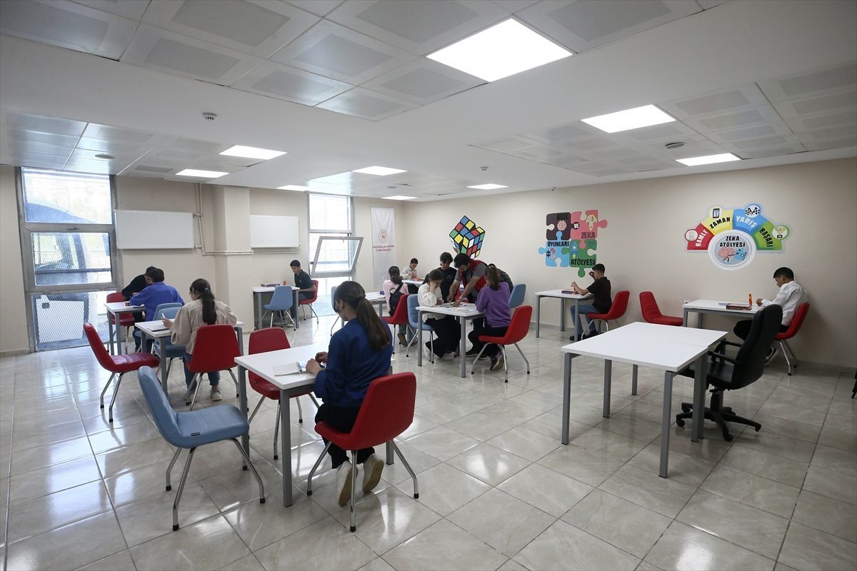 Muş’ta köylerdeki öğrenciler sanat, spor ve teknoloji atölyeleriyle buluşturuluyor