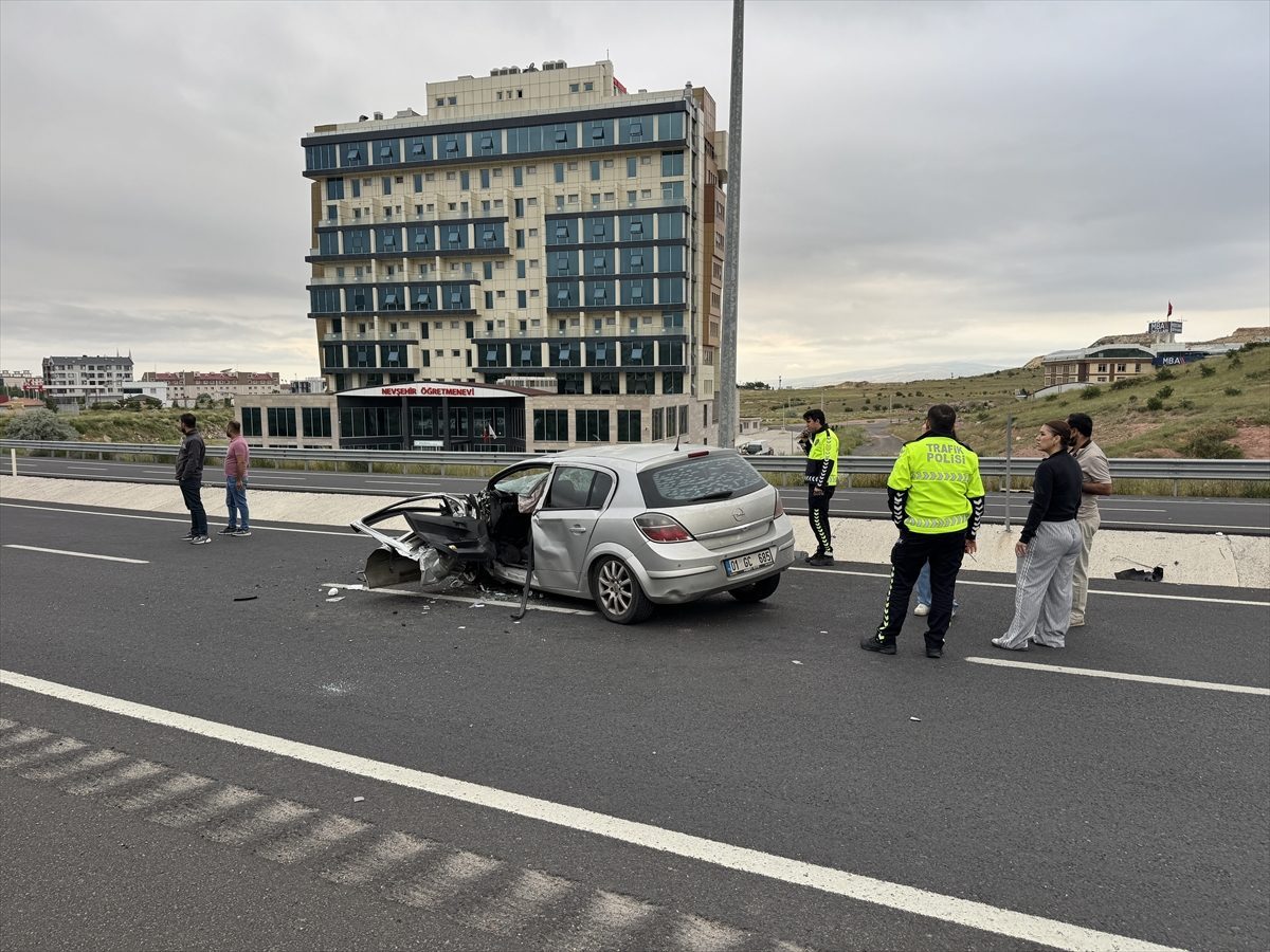 Nevşehir’de aydınlatma direğine çarpan otomobildeki çocuk öldü, 3 kişi yaralandı