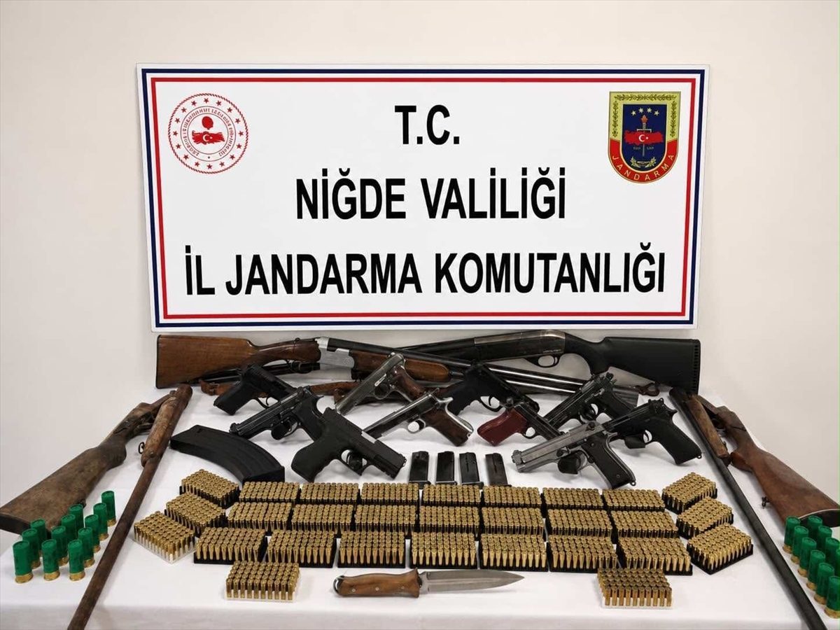 Niğde merkezli silah kaçakçılığı operasyonunda 14 zanlı yakalandı