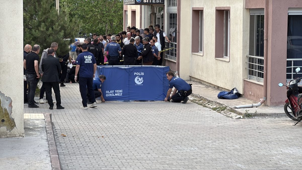 Niğde’de 10. kattan düşen genç öldü