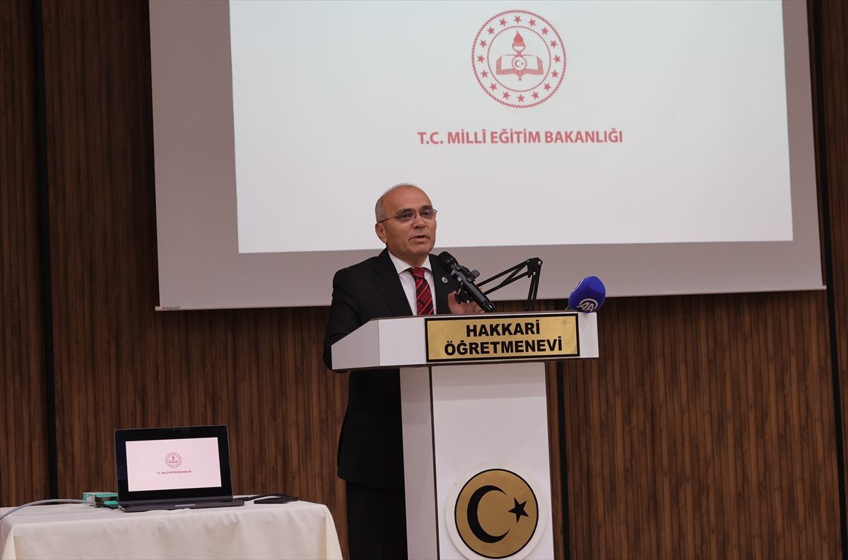 Öğretmenevi ve akşam sanat okulu müdürleri Hakkari’de buluştu