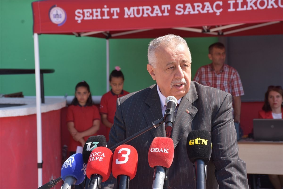 Konya ve çevre illerde öğrenciler karne sevinci yaşadı