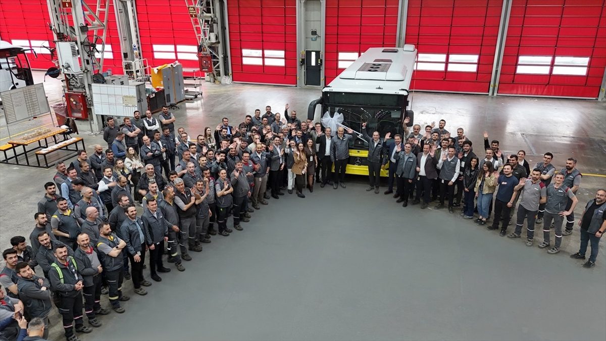 Otokar üretimi ilk Mercedes-Benz Conecto otobüs banttan indi
