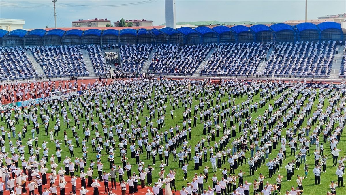 Özbekistan’da halk danslarından “Andican polkası” Guinness Rekorlar Kitabı’na girdi