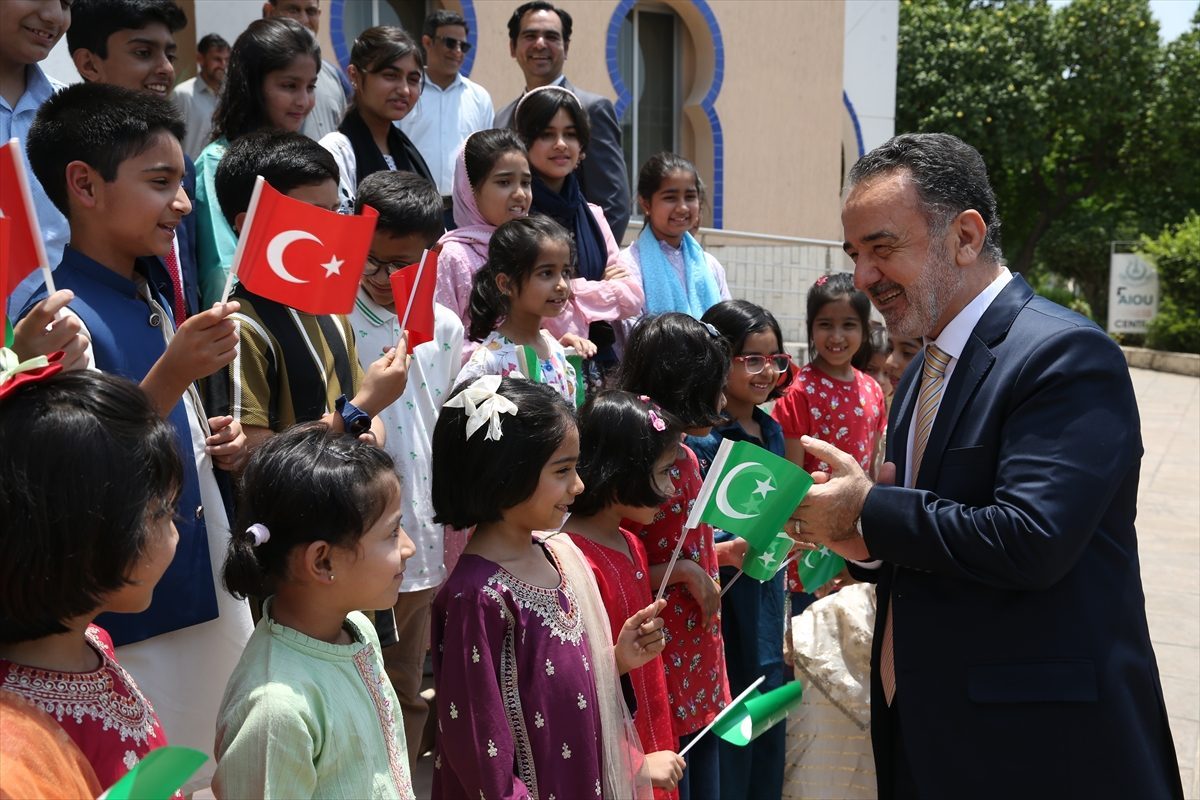 Pakistan’da “Çocuklar için Yaz Kampı”nın kapanış ve sertifika töreni düzenlendi
