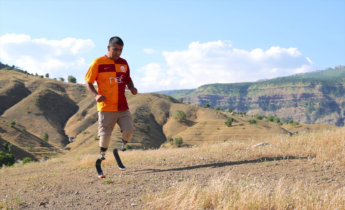 Protez bacaklarıyla engel tanımayan müezzin sporla iç içe yaşamıyla örnek oluyor