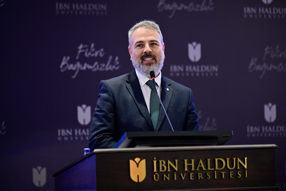 “Rehberim Peygamberim Hadis Ezberleme Yarışması”nda dereceye giren öğrencilere ödül