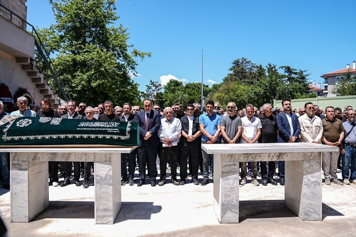 Rıza Çalımbay’ın vefat eden annesinin cenaze namazı kılındı