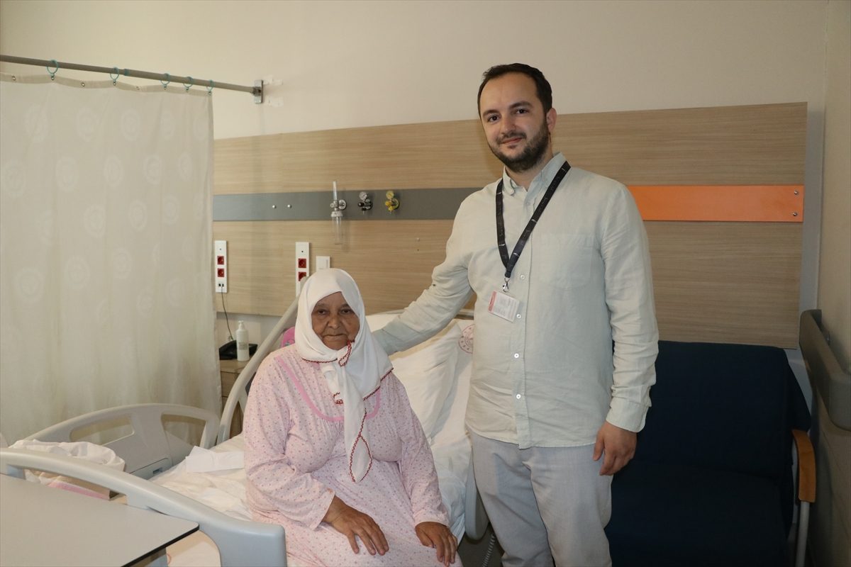 Safra kesesinden 3 binin üzerinde taş çıkarıldı