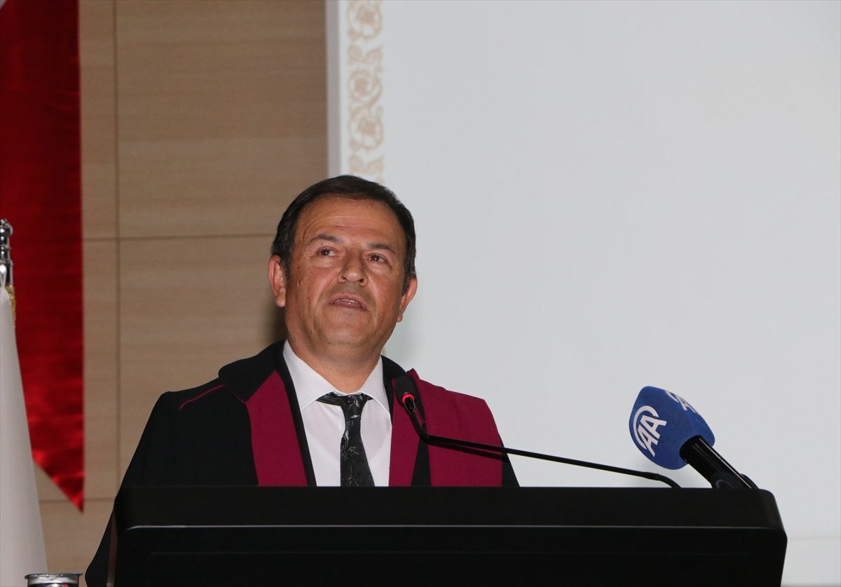 Sağlık Bilimleri Üniversitesi Erzurum Tıp Fakültesi’nde ilk mezunlar cübbelerini giydi