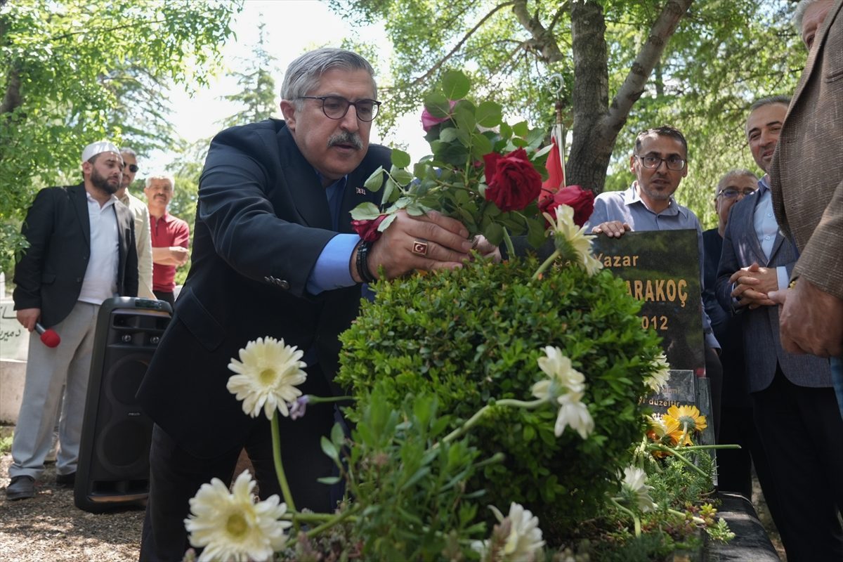 Şair Abdurrahim Karakoç vefatının 14. yılında kabri başında anıldı