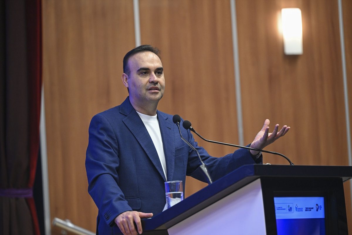 Sanayi ve Teknoloji Bakanı Kacır “İş’te Yapay Zeka Mezuniyet Töreni”nde konuştu: