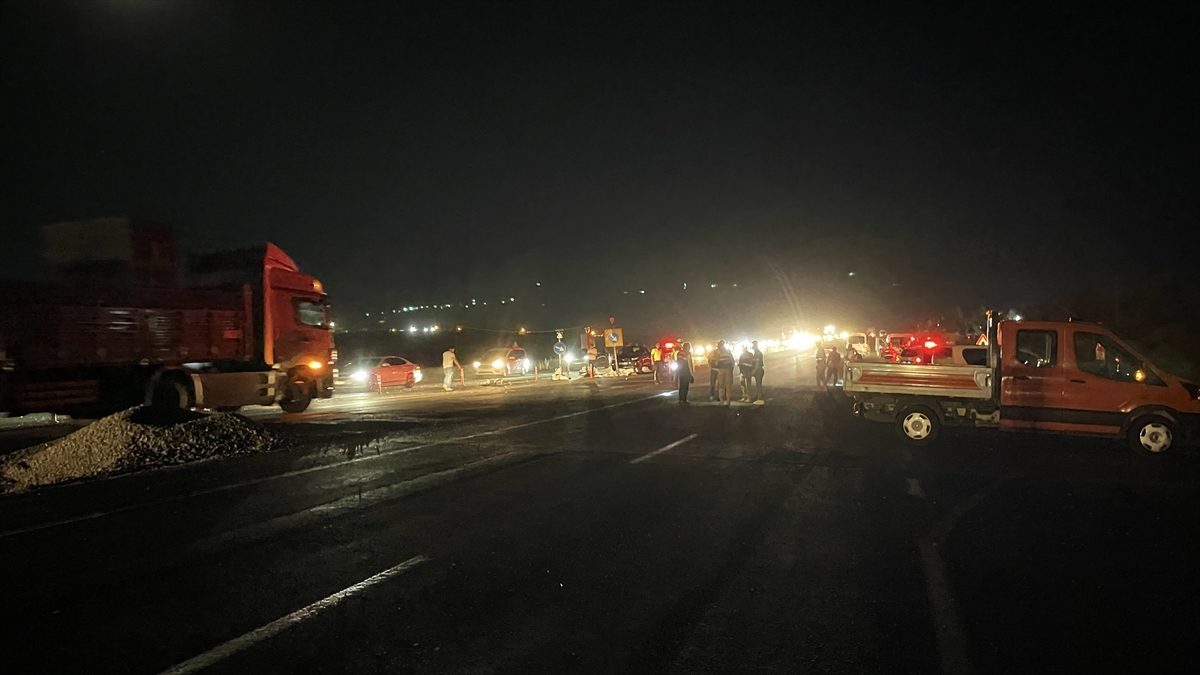 Şanlıurfa’da minibüs ile arazözün çarpıştığı kazada 8 kişi yaralandı