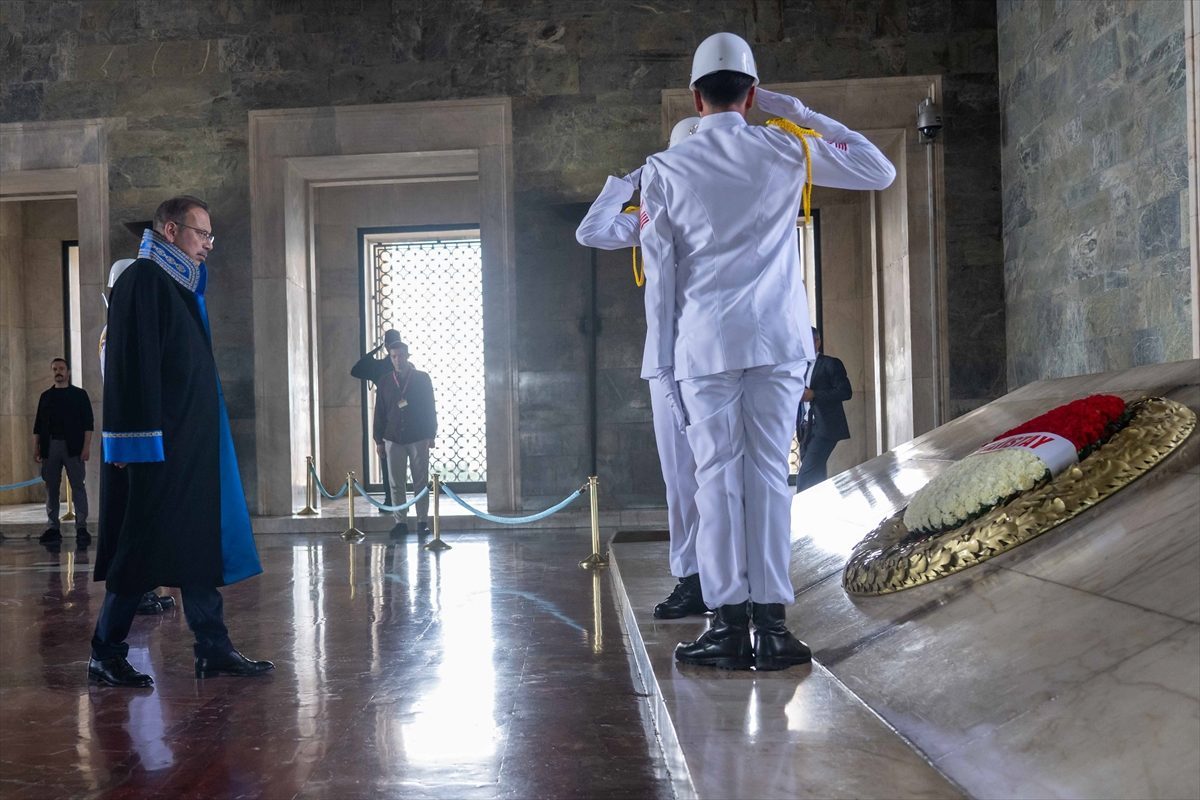 Sayıştay Başkanı Yener ve beraberindeki heyet Anıtkabir’i ziyaret etti