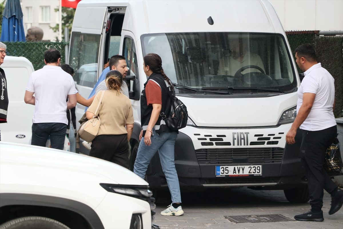 Seferihisar Belediyesine yönelik rüşvet operasyonunda gözaltına alınan 7 şüpheli adliyede