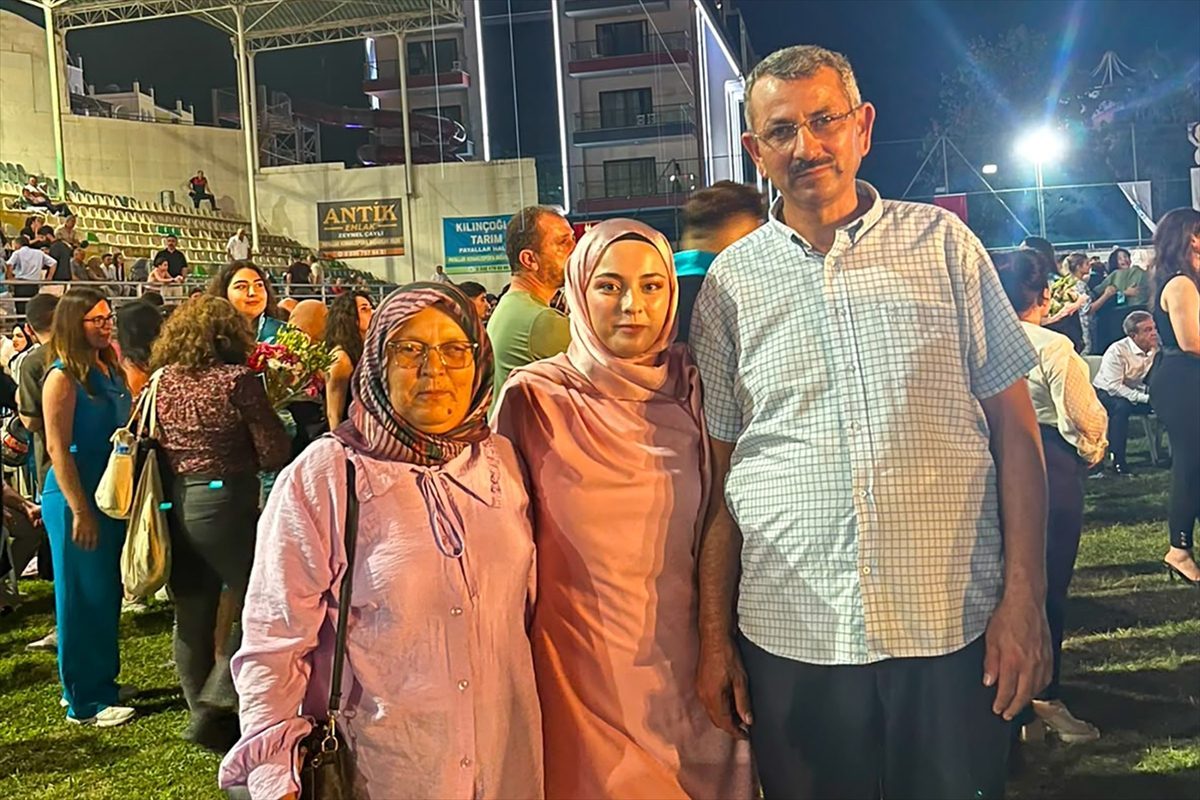 Serebral palsili üniversite öğrencisi bölüm ikincisi olarak mezun oldu