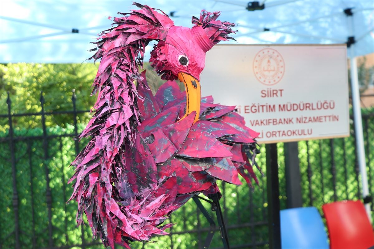Siirt’te geri dönüşüm malzemelerinden üretilen Sıfır Atık Sergisi açıldı