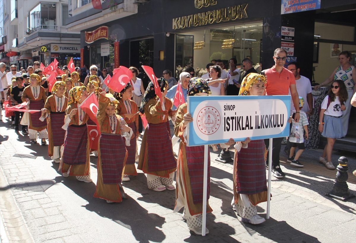 Sinop’ta öğrenciler Halk Oyunları Şenliği’nde hünerlerini sergiledi