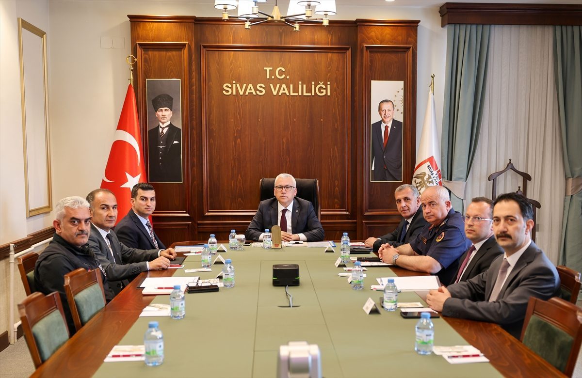 Sivas Valisi Şimşek, kene vakalarındaki artış nedeniyle vatandaşları uyardı: