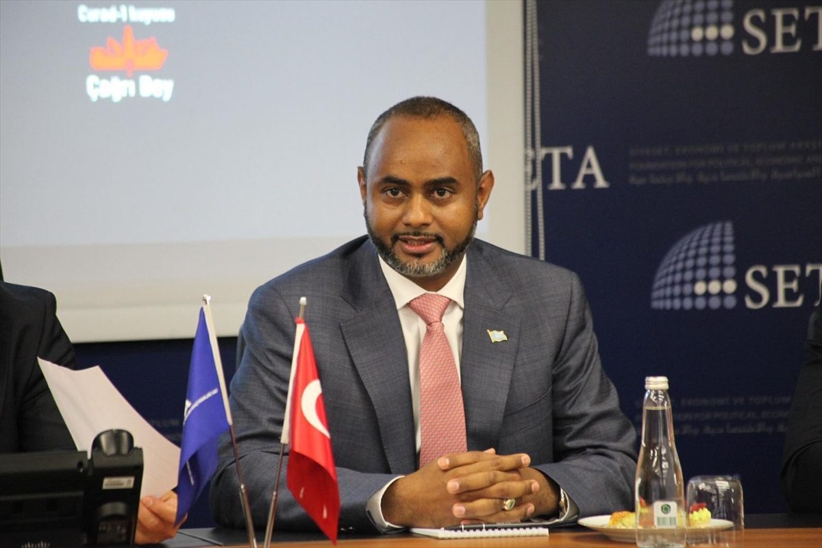 Somalili Bakan Nur’dan siyasette yer almak isteyenlere “savaş değil, sandık yolunu seçme” çağrısı