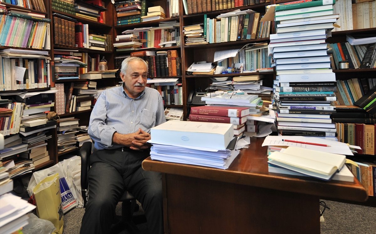 Tarihçi Prof. Dr. İsmail Erol Erünsal, Osmanlı kütüphanelerinin altın çağını AA muhabirine anlattı: