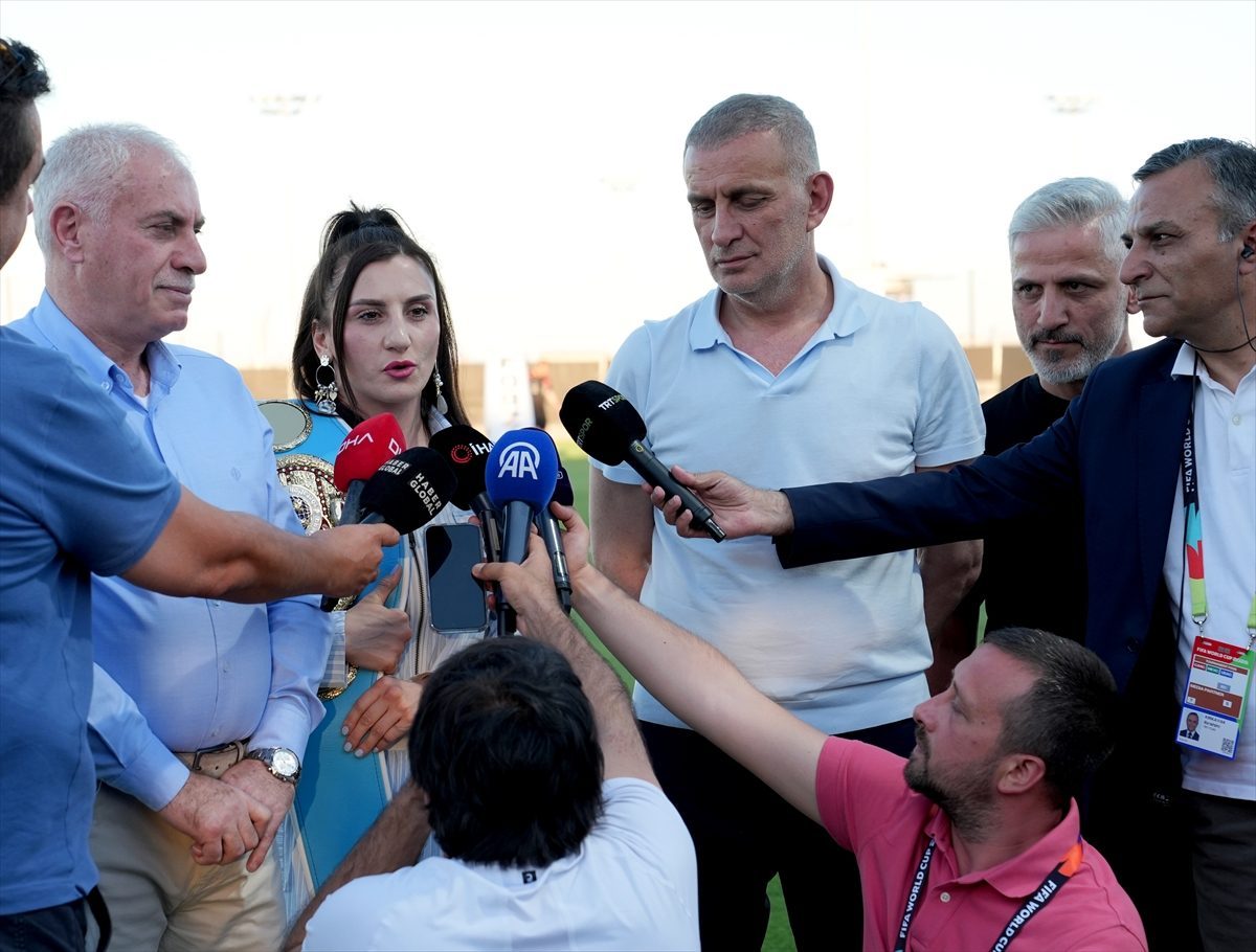 TFF Başkanı Hacıosmanoğlu, A Milli Futbol Takımı’nın antrenmanında konuştu: