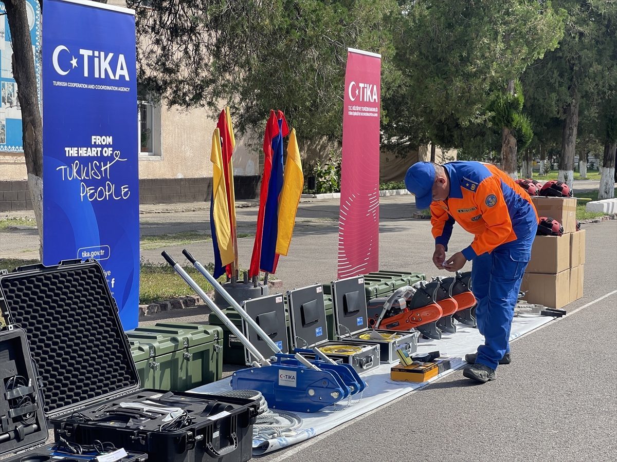 TİKA, Kırgızistan Acil Durumlar Bakanlığına teknik ekipman desteğinde bulundu