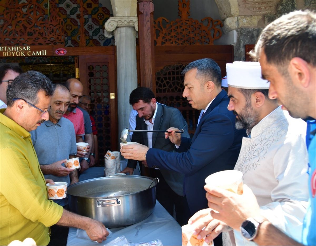 Ordu ve Trabzon’da vatandaşlara aşure ikram edildi