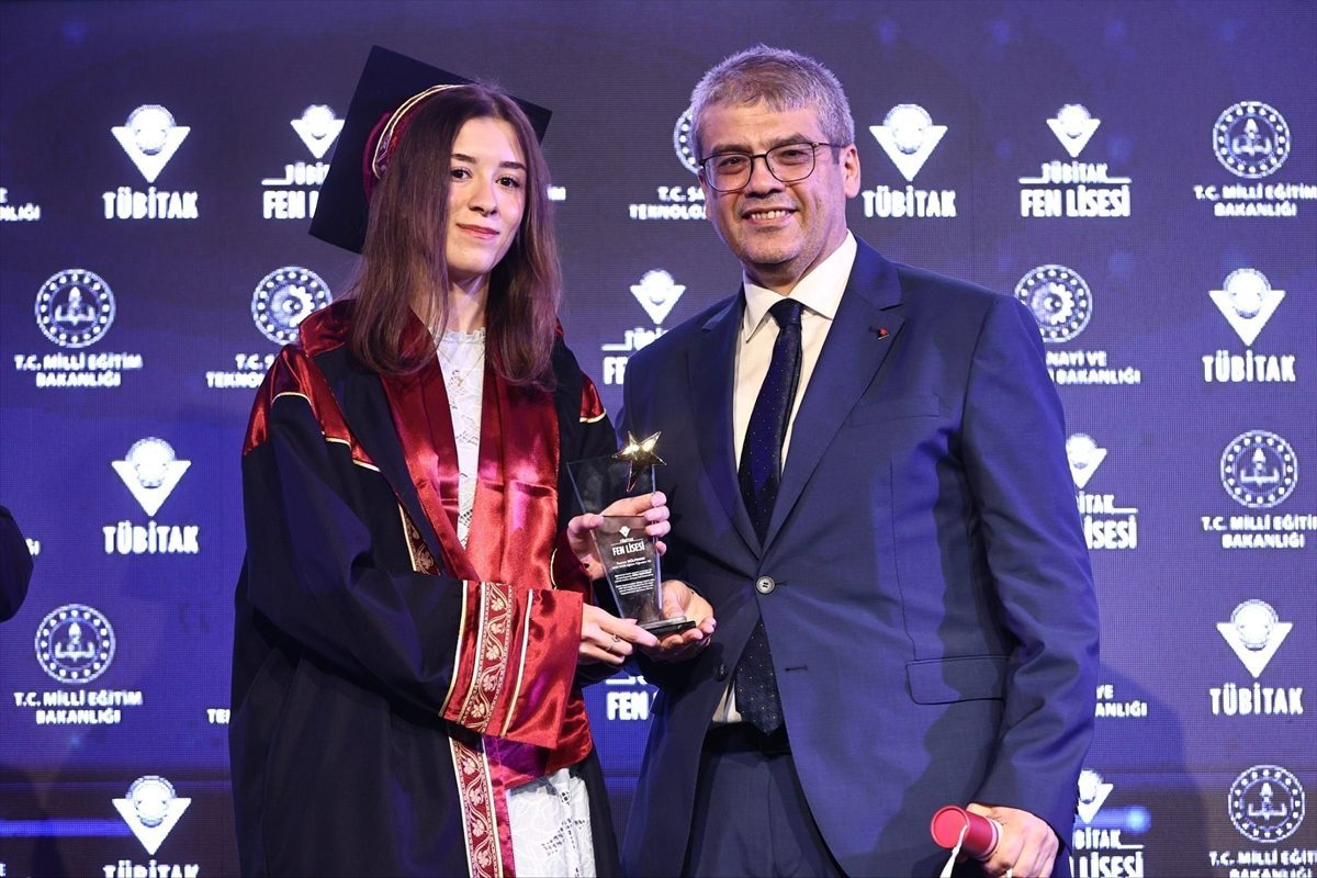 TÜBİTAK Fen Lisesi ilk mezunlarını verdi