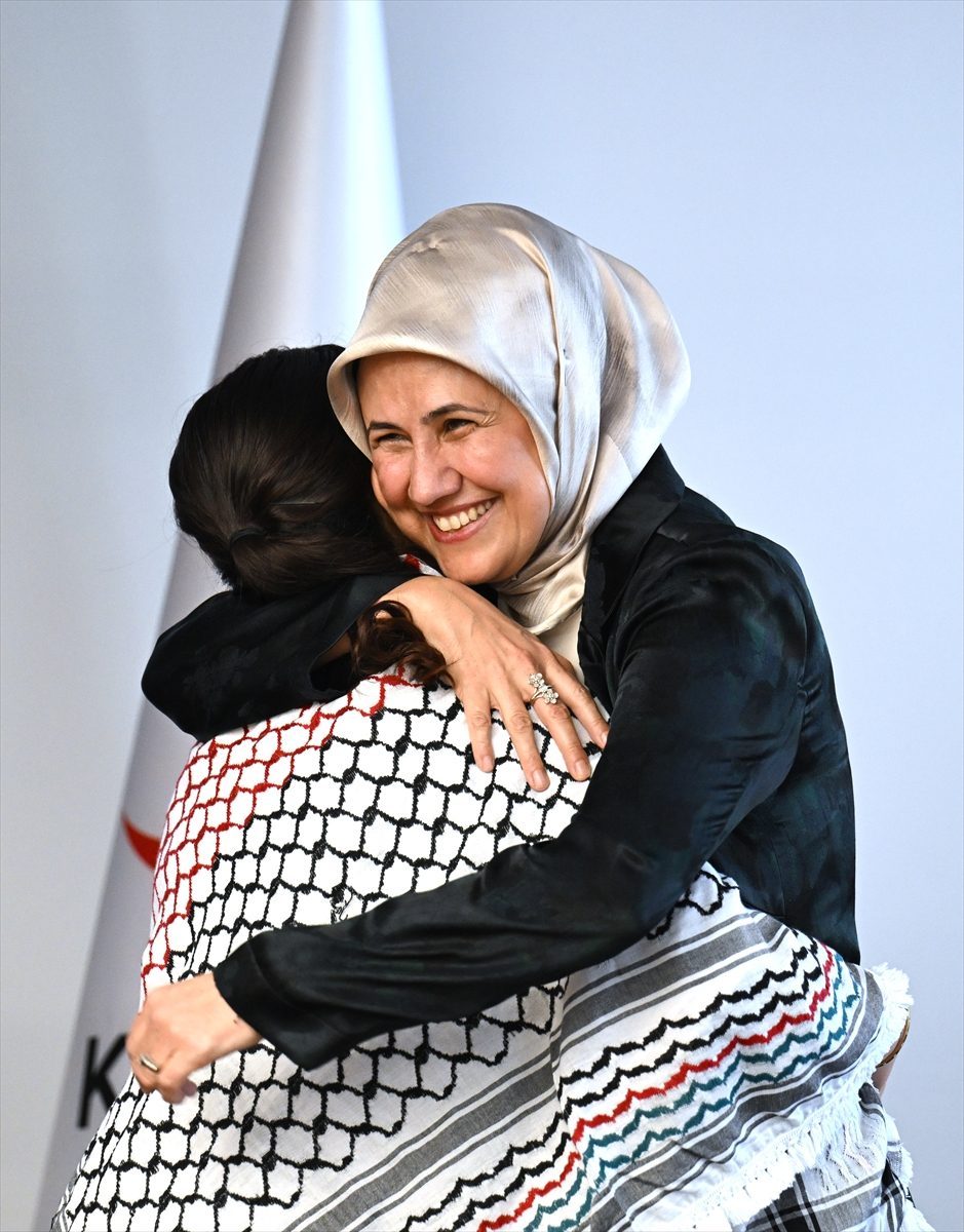 Türk Kızılay Genel Başkanı Yılmaz, Filistin Özel Ödülü sahibi Gazzeli Renad ile bir araya geldi